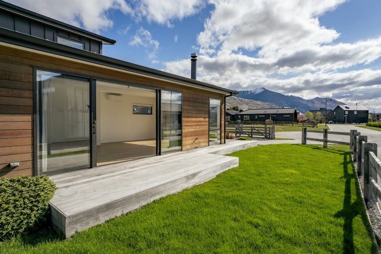 Photo of property in 5 Wallace Place, Wanaka, 9305