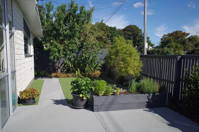 Photo of property in 1/64 Abberley Crescent, St Albans, Christchurch, 8014