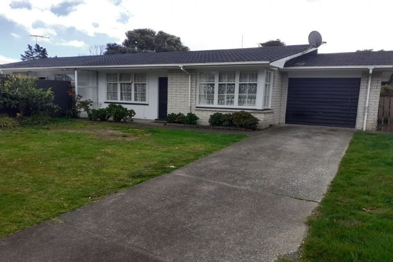 Photo of property in 2/285 Massey Road, Mangere East, Auckland, 2024