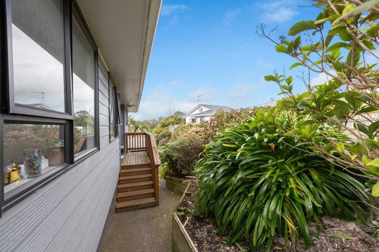 Photo of property in 16 La Salle Drive, Westown, New Plymouth, 4310