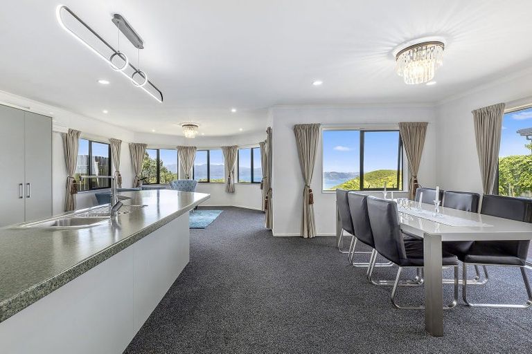 Photo of property in 52 Miles Crescent, Newlands, Wellington, 6037