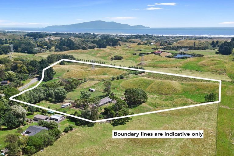 Photo of property in 82 Gary Road, Peka Peka, Otaki, 5581