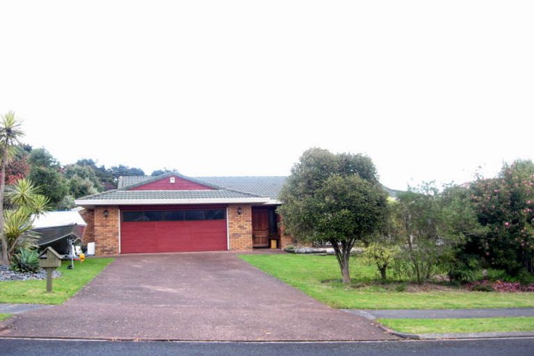 Photo of property in 17 Kuripaka Crescent, The Gardens, Auckland, 2105