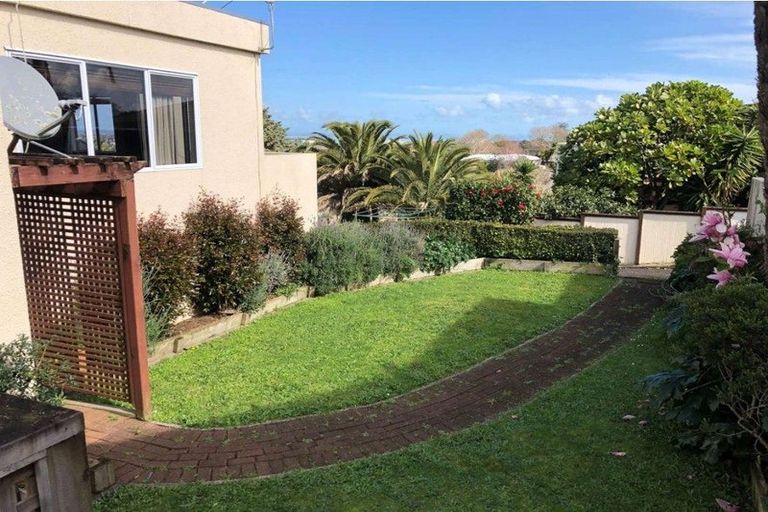 Photo of property in 103b Redoubt Road, Goodwood Heights, Auckland, 2105
