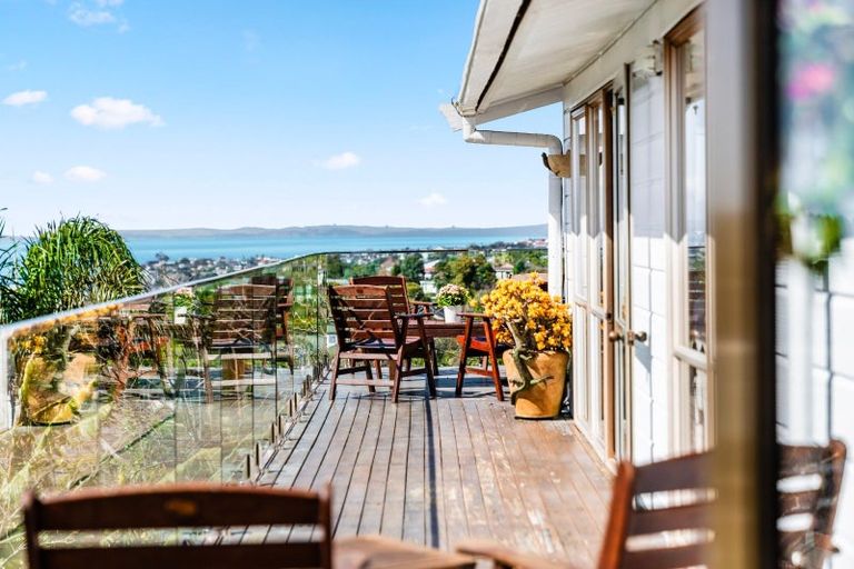 Photo of property in 797 East Coast Road, Northcross, Auckland, 0630