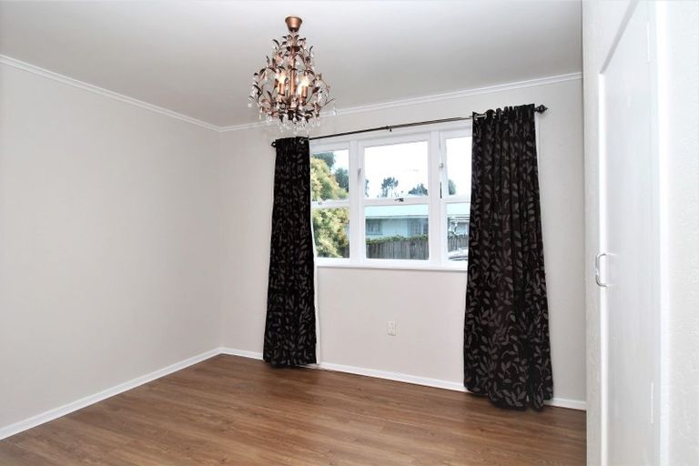 Photo of property in 17 Surrey Street, Manurewa, Auckland, 2102