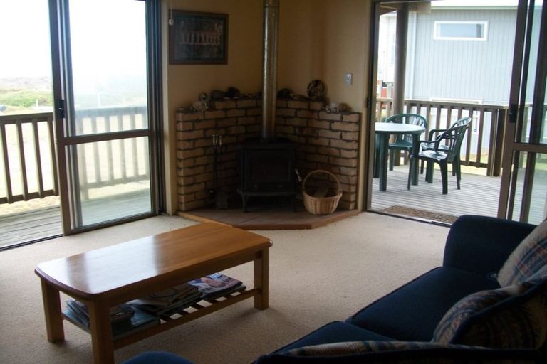 Photo of property in 81 Marine Drive, Te Kopuru, 0371