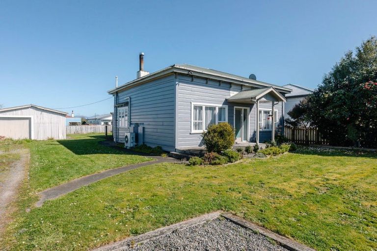 Photo of property in 66 Allardice Street, Dannevirke, 4930