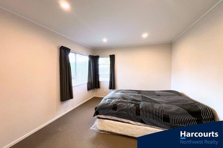 Photo of property in 25 Peterhouse Place, West Harbour, Auckland, 0618