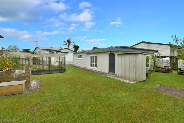 Photo of property in 57 Hatton Road, Orewa, 0931