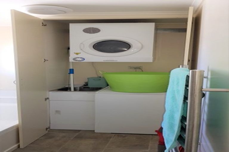 Photo of property in 18 Tonkin Drive, Sunnynook, Auckland, 0620