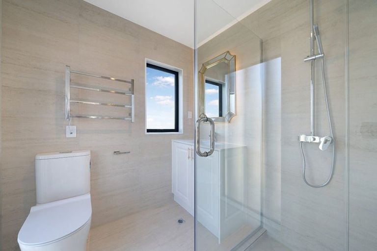 Photo of property in 9 Lomond Street, Newlands, Wellington, 6037