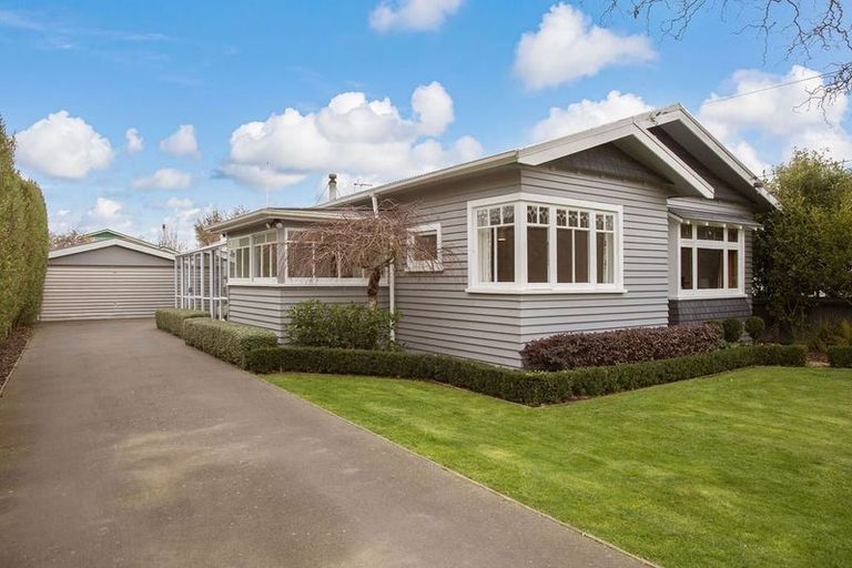 Photo of property in 32 Windermere Road, Papanui, Christchurch, 8053