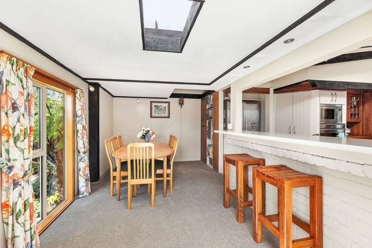 Photo of property in 5 Newnham Court, Tawa, Wellington, 5028