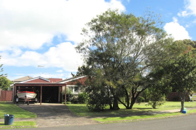 Photo of property in 2/8 Waikaremoana Place, Pakuranga Heights, Auckland, 2010