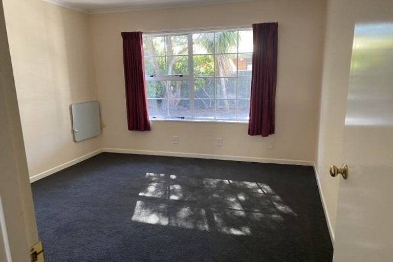 Photo of property in 16 Rosebank Avenue, Kelvin Grove, Palmerston North, 4414