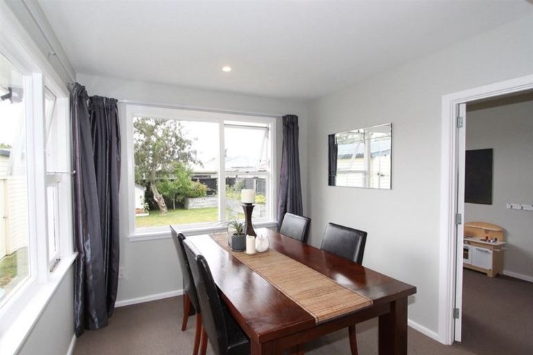 Photo of property in 42 Emlyn Place, Avondale, Christchurch, 8061