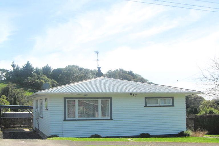 Photo of property in 17 Beaumont Crescent, Frankleigh Park, New Plymouth, 4310