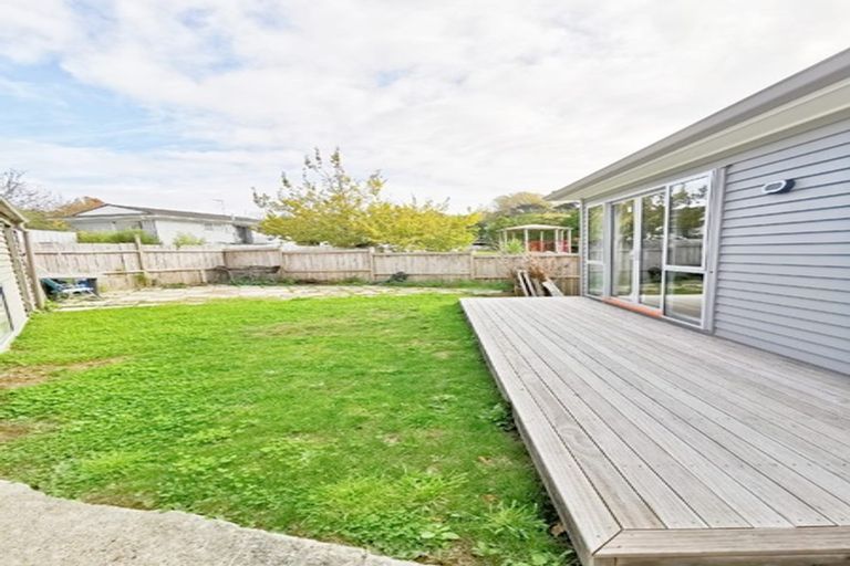 Photo of property in 3 Julia Place, Totara Vale, Auckland, 0629