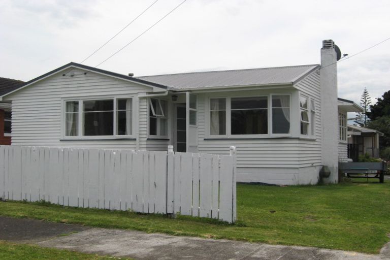 Photo of property in 2/11 Shortt Avenue, Mangere Bridge, Auckland, 2022