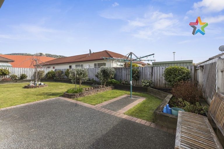 Photo of property in 35 Woodland Mews, Wainuiomata, Lower Hutt, 5014