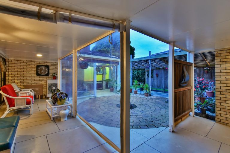 Photo of property in 9 Hazeldene Place, Opaheke, Papakura, 2113