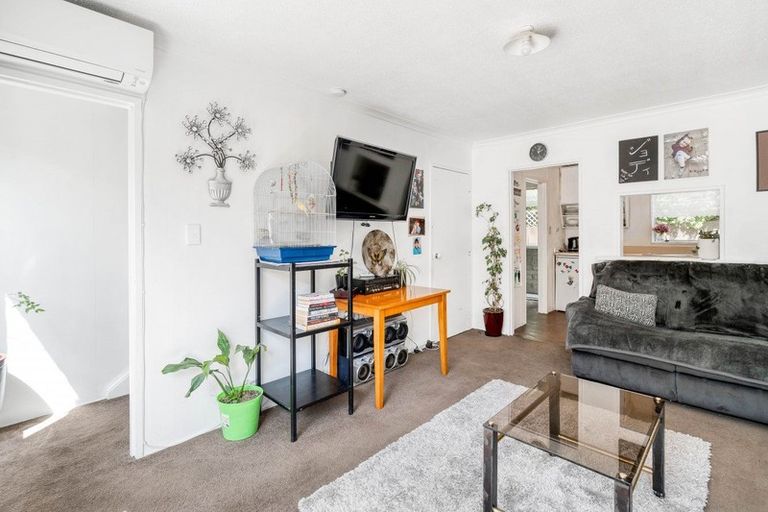 Photo of property in 2/53 Mathesons Road, Phillipstown, Christchurch, 8011