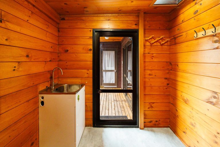 Photo of property in 5 Fernwood Place, Fitzherbert, Palmerston North, 4410