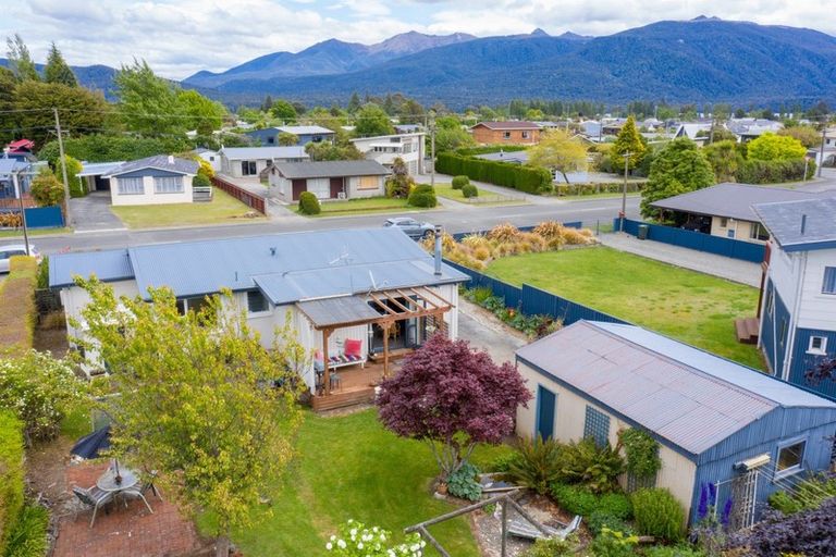 Photo of property in 32 Pompolona Street, Te Anau, 9600