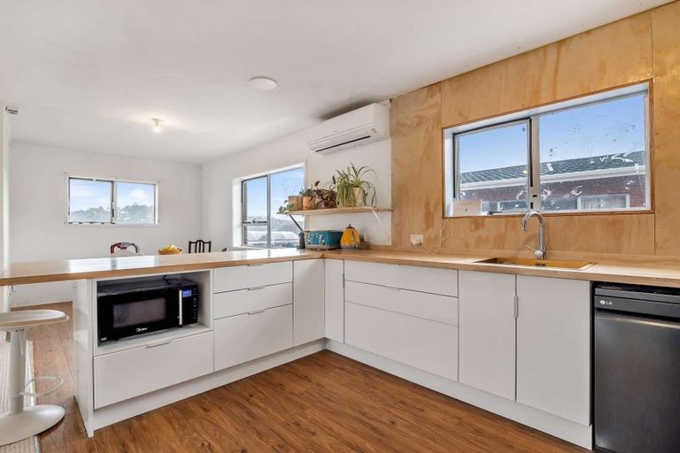 Photo of property in 247 Henderson Valley Road, Henderson, Auckland, 0612