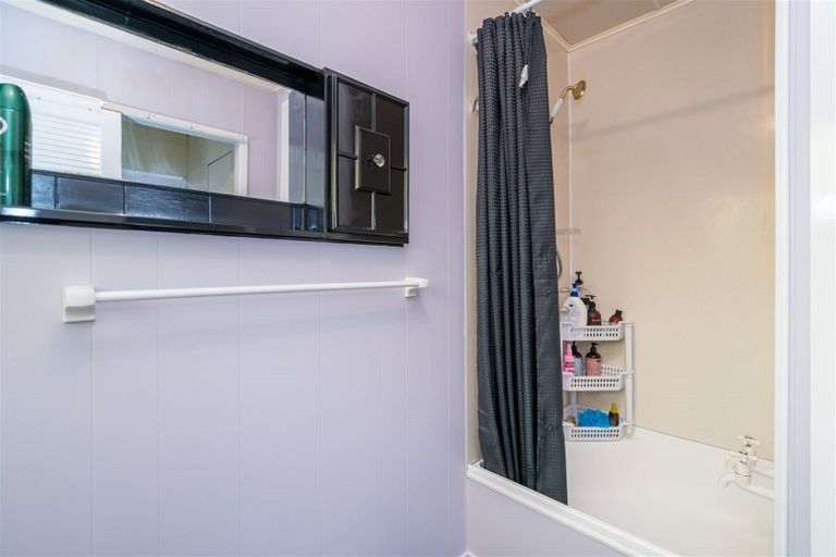 Photo of property in 8 Scott Street, Milton, 9220