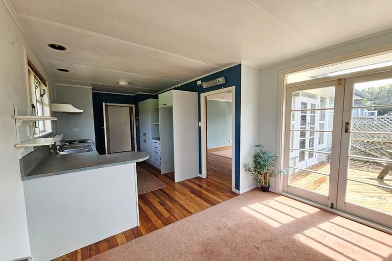 Photo of property in 15 Tawa Street, Tawa, Wellington, 5028