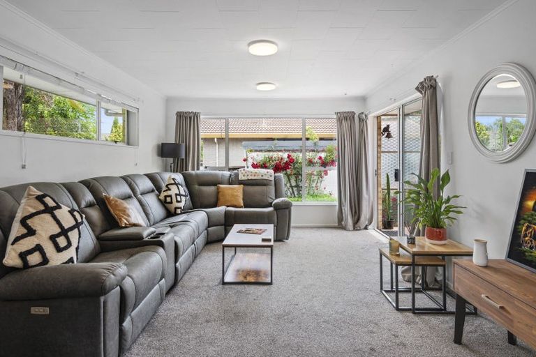 Photo of property in 2/87a Middlepark Road, Sockburn, Christchurch, 8042