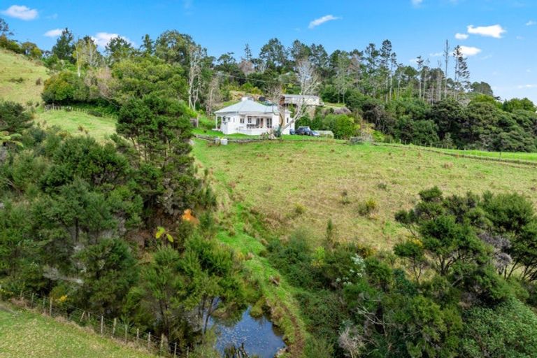 Photo of property in 408 Paremoremo Road, Paremoremo, Auckland, 0632