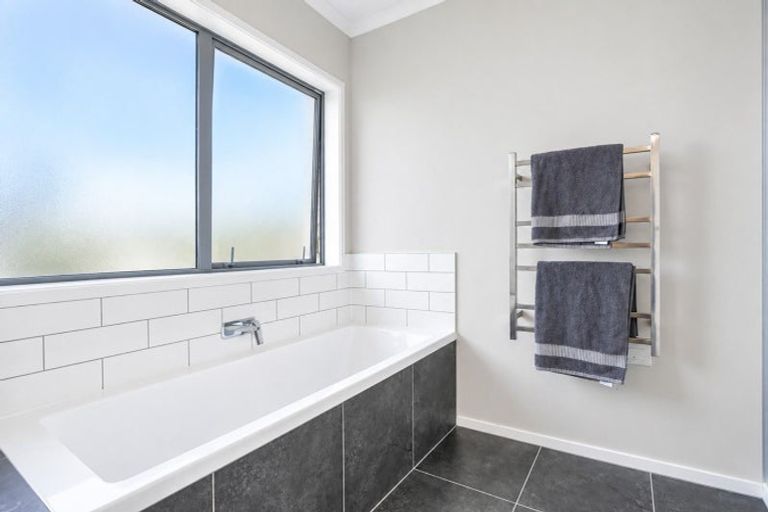 Photo of property in 250 Hughes Line, West Taratahi, Masterton, 5887
