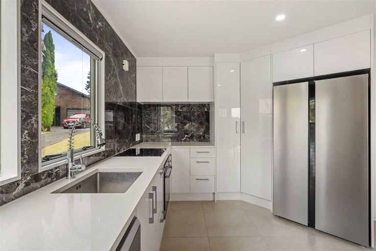 Photo of property in 13 Redfern Lane, Glenfield, Auckland, 0629