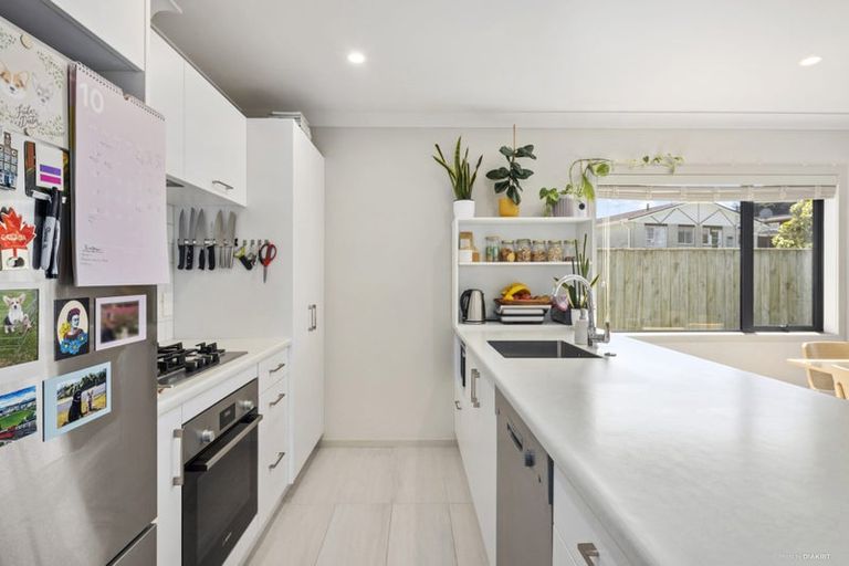 Photo of property in 43 Brindle Way, Newlands, Wellington, 6037