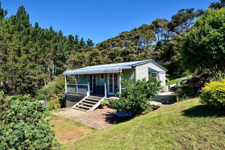 Photo of property in 344 Waitakere Road, Taupaki, Henderson, 0782