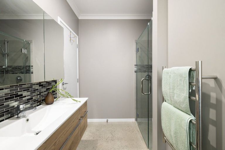 Photo of property in 111 Oteki Park Drive, Welcome Bay, Tauranga, 3112