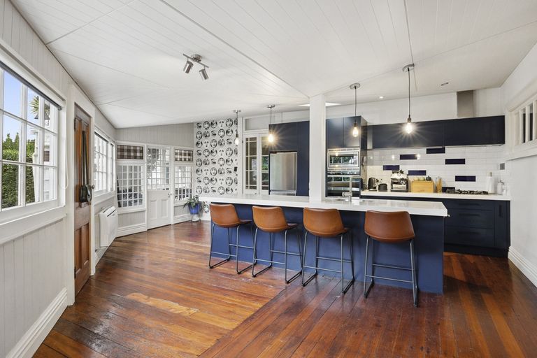 Photo of property in 19 Middleton Road, Kew, Dunedin, 9012