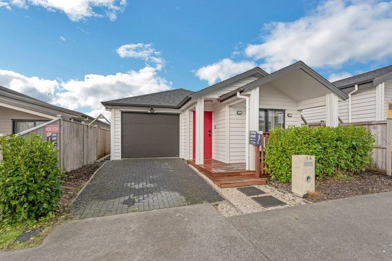 Photo of property in 14 Noia Way, Karaka, Papakura, 2113