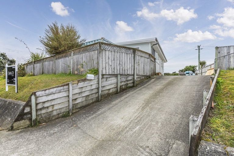 Photo of property in 1 Morere Street, Titahi Bay, Porirua, 5022