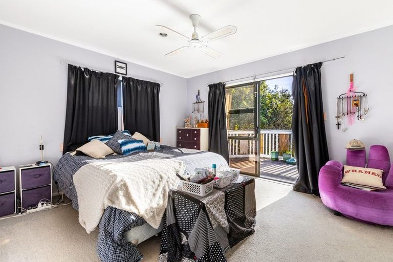 Photo of property in 72 Waiora Road, Stanmore Bay, Whangaparaoa, 0932