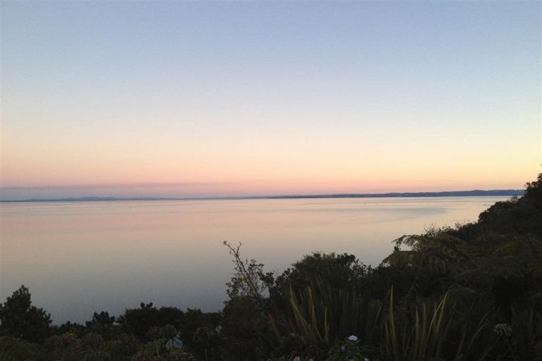 Photo of property in 98 Cliff View Drive, Green Bay, Auckland, 0604