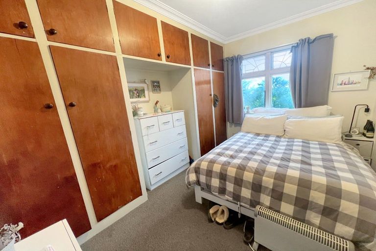 Photo of property in 137 Saint Andrews Square, Strowan, Christchurch, 8052