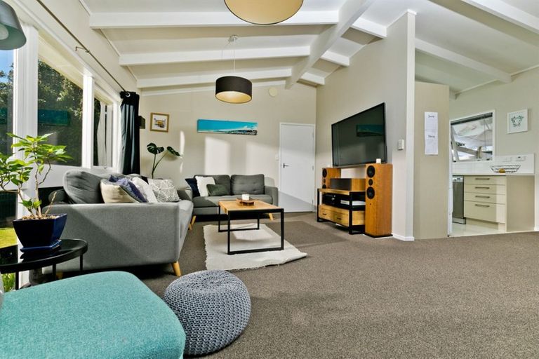 Photo of property in 7 Porter Avenue, Te Atatu South, Auckland, 0610