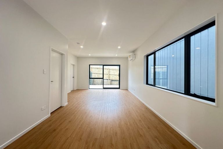 Photo of property in 23d West Harbour Drive, West Harbour, Auckland, 0618