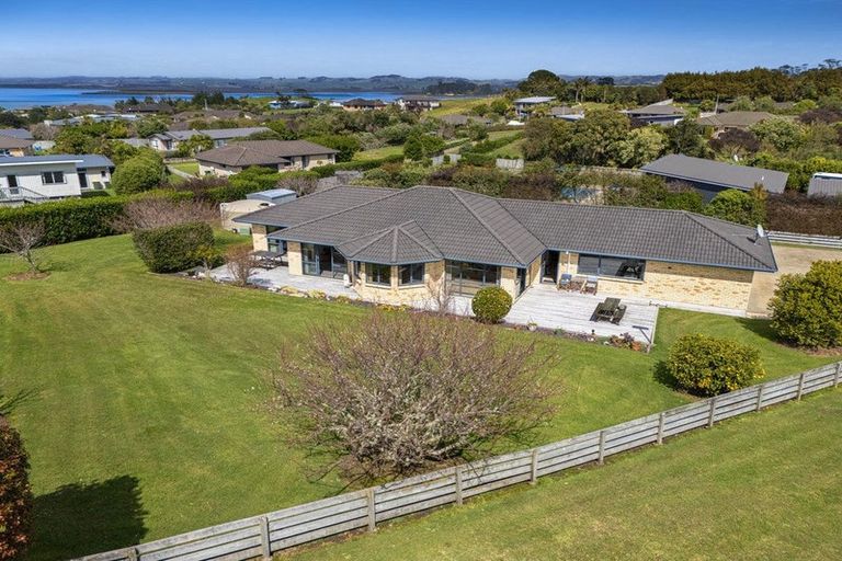 Photo of property in 16 Omana Avenue, Shelly Beach, Helensville, 0874