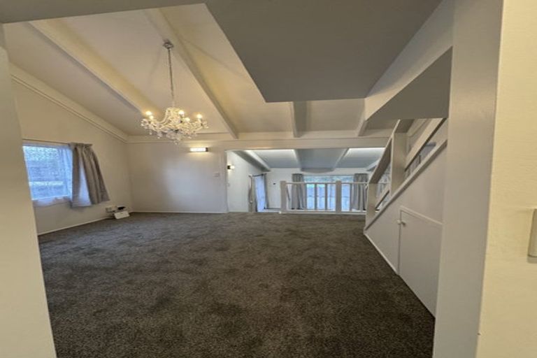 Photo of property in 1/3 Miraka Place, Birkenhead, Auckland, 0626