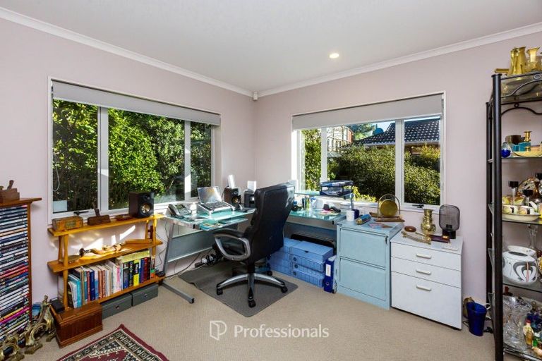 Photo of property in 10 Mcewen Crescent, Riverstone Terraces, Upper Hutt, 5018